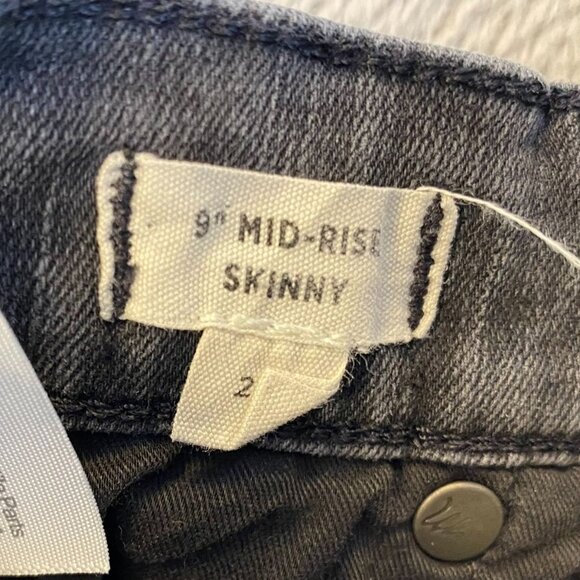 Madewell Womens Jeans Size 2 9" Mid-Rise Skinny Black Denim Distressed Hem - Picture 3 of 16